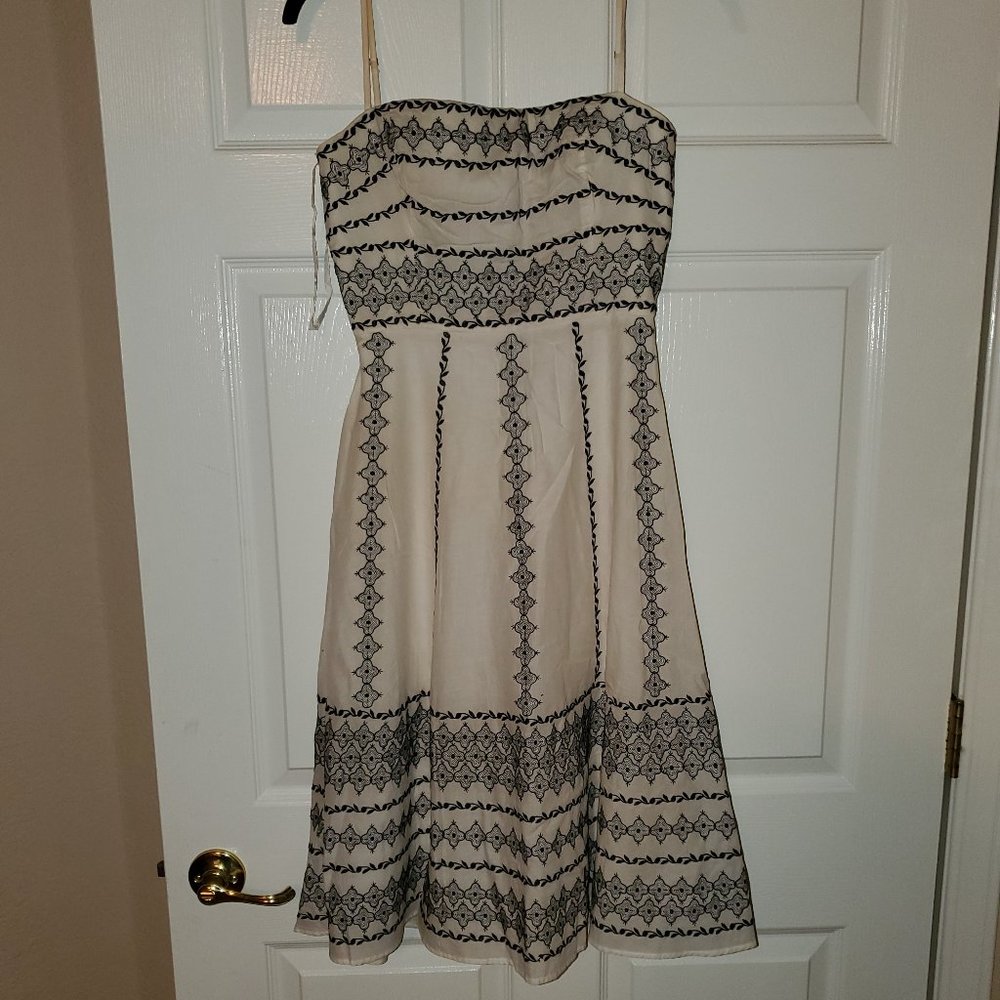Adorable strapless dress